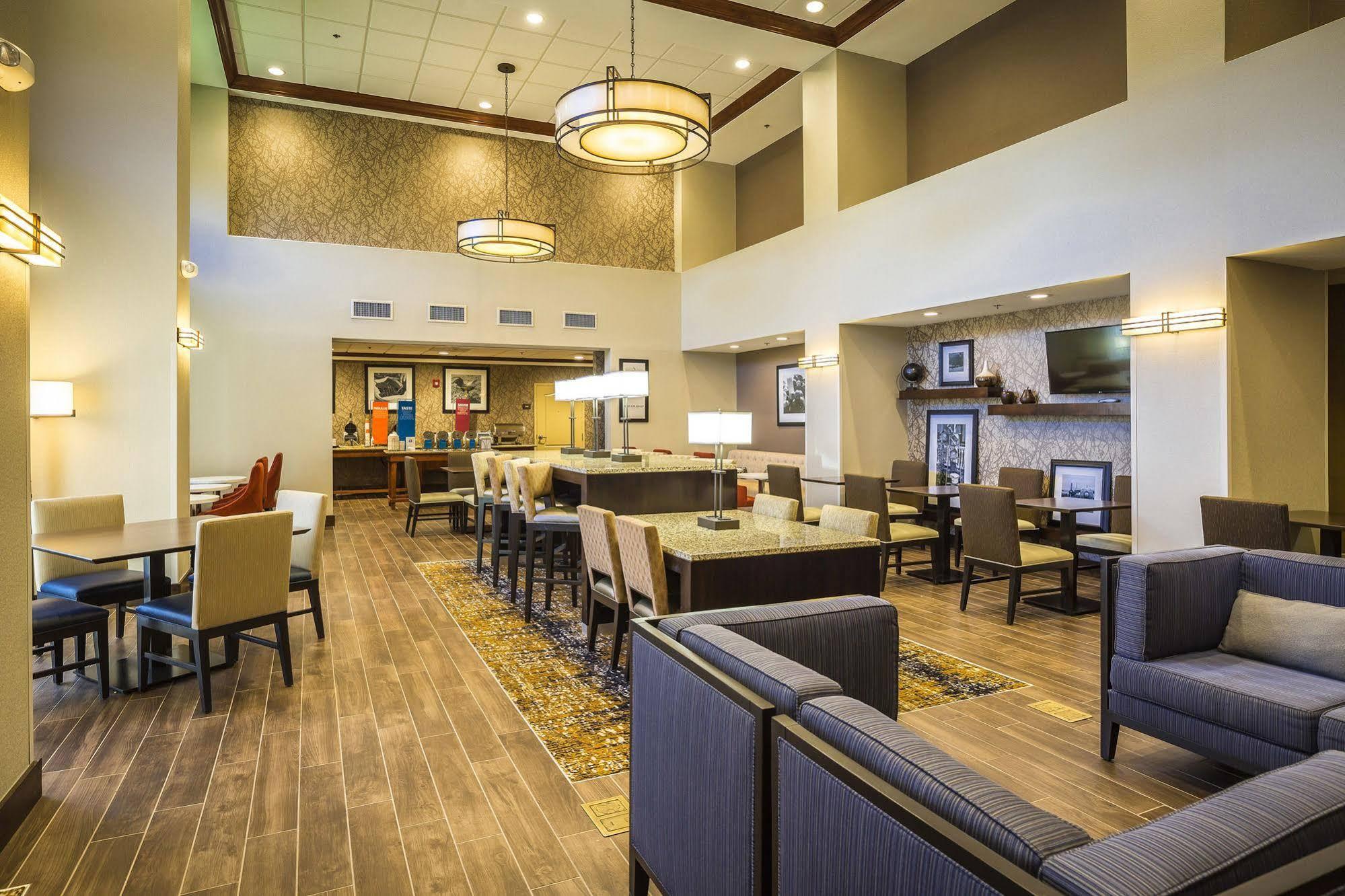 Hampton Inn & Suites Windsor-Sonoma Wine Country Exteriör bild