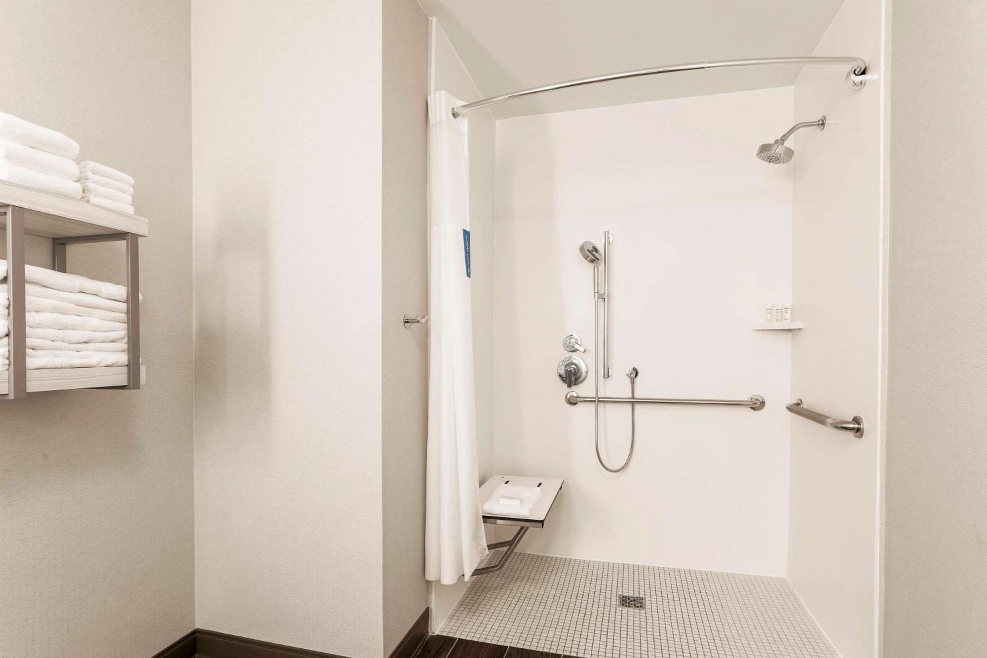 Hampton Inn & Suites Windsor-Sonoma Wine Country Exteriör bild