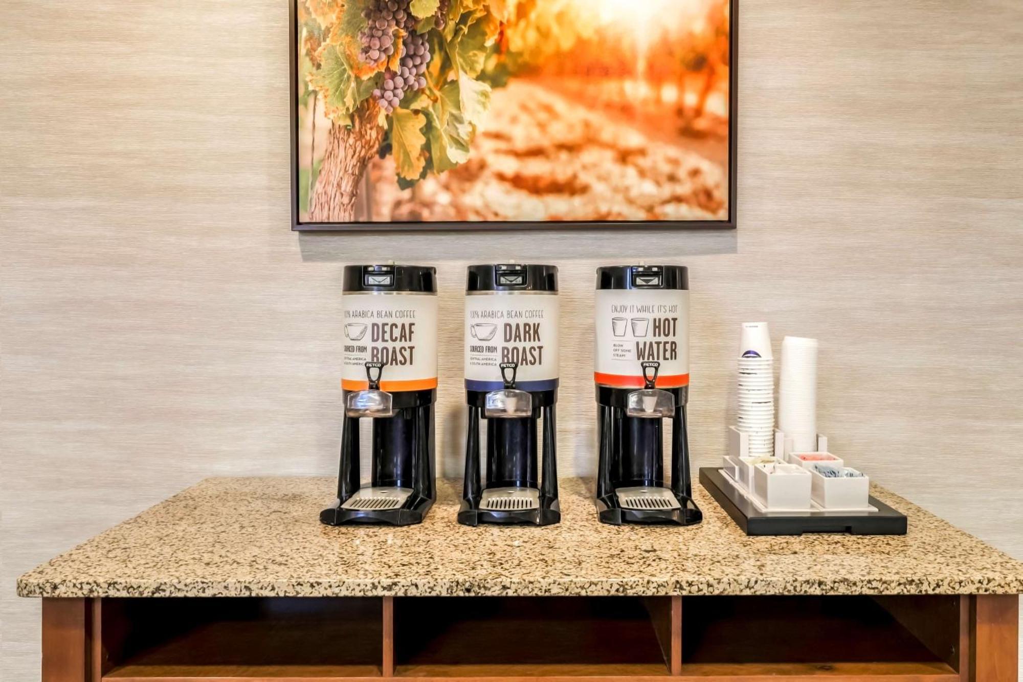 Hampton Inn & Suites Windsor-Sonoma Wine Country Exteriör bild