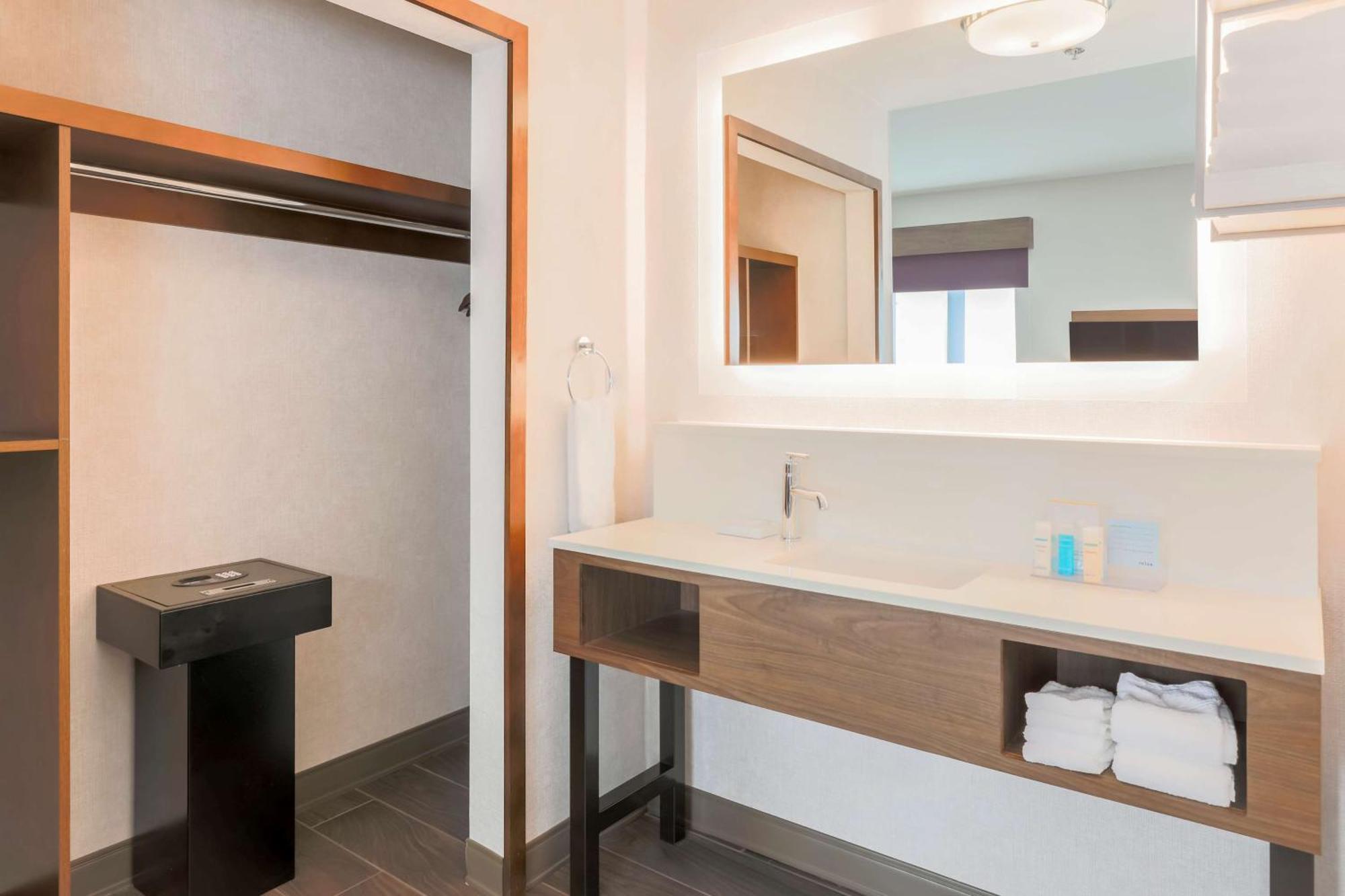Hampton Inn & Suites Windsor-Sonoma Wine Country Exteriör bild