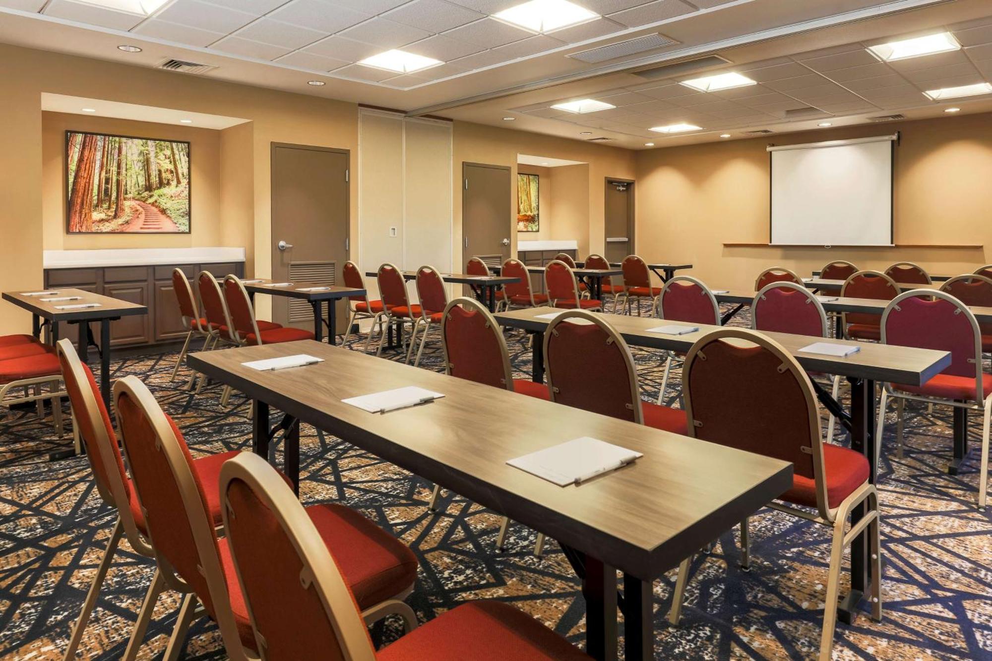Hampton Inn & Suites Windsor-Sonoma Wine Country Exteriör bild