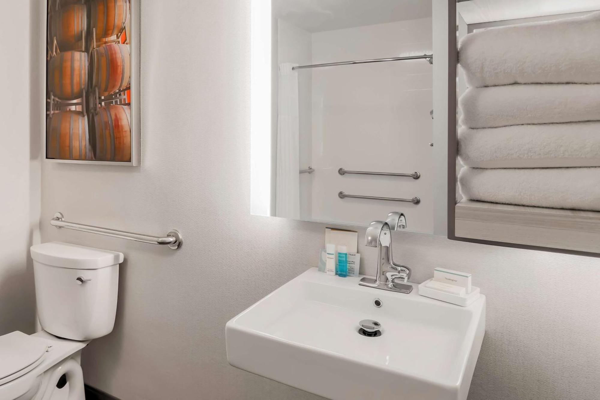 Hampton Inn & Suites Windsor-Sonoma Wine Country Exteriör bild