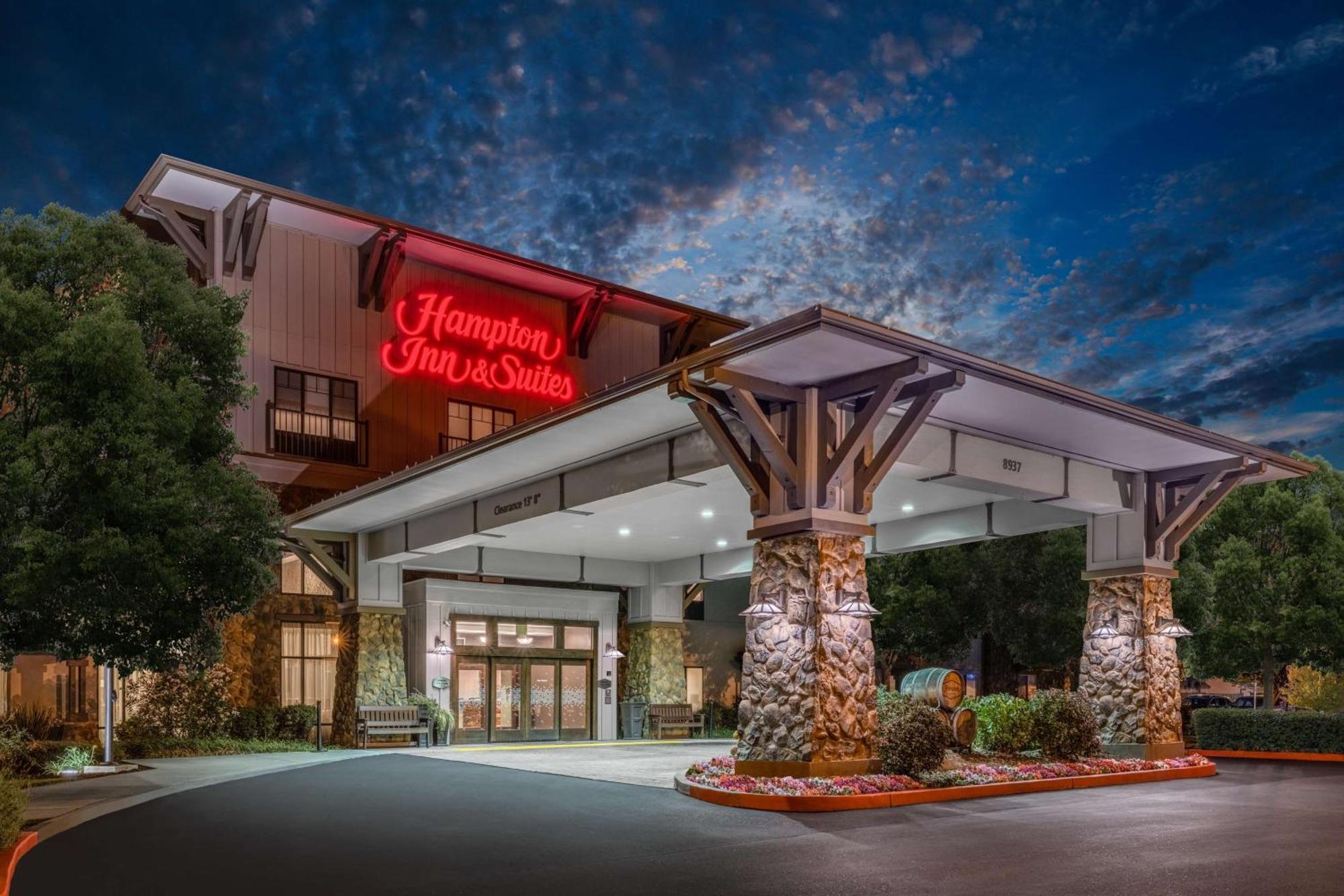 Hampton Inn & Suites Windsor-Sonoma Wine Country Exteriör bild