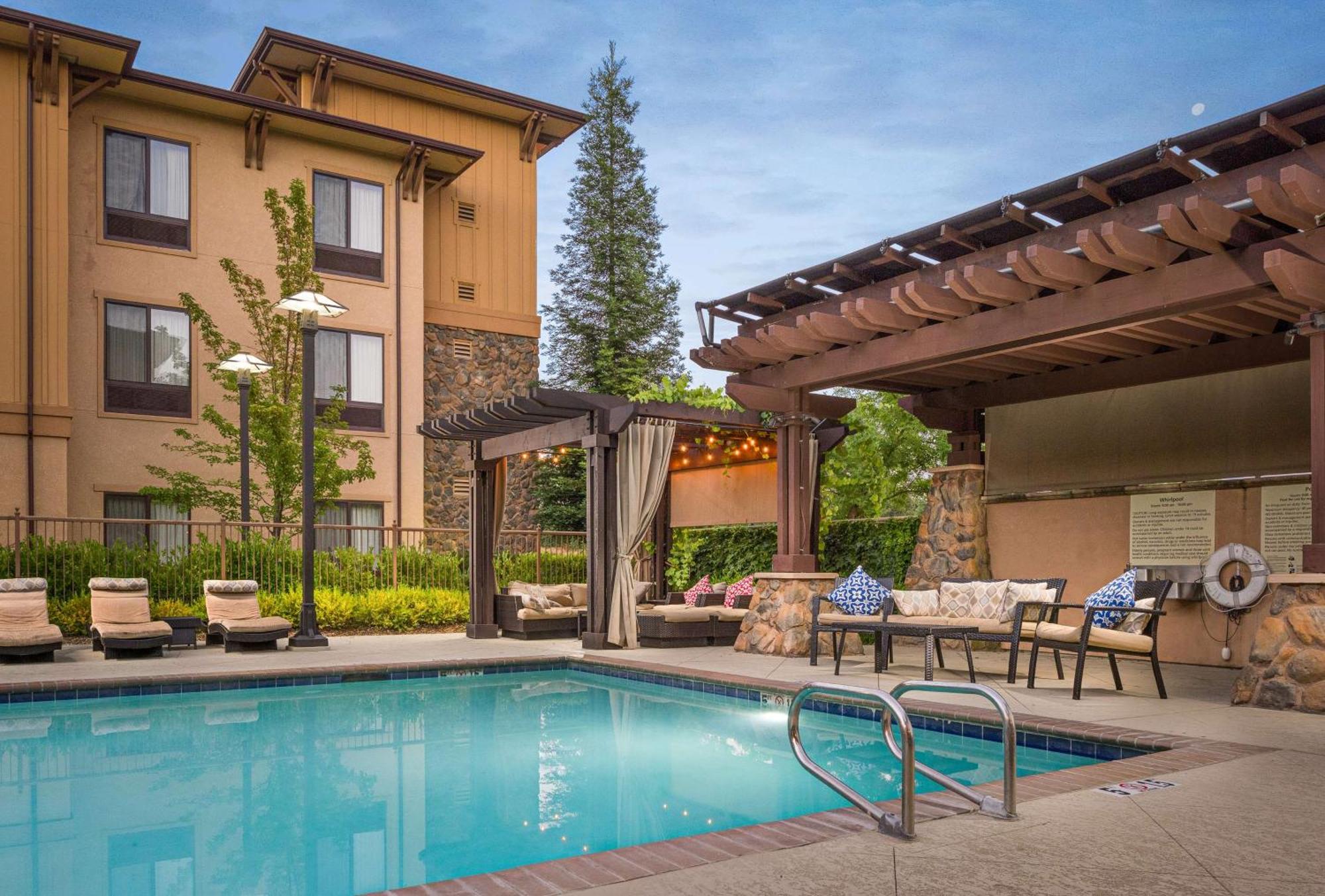 Hampton Inn & Suites Windsor-Sonoma Wine Country Exteriör bild
