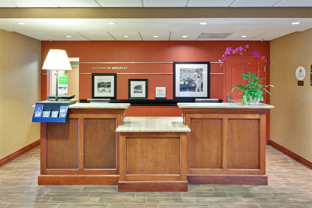 Hampton Inn & Suites Windsor-Sonoma Wine Country Exteriör bild