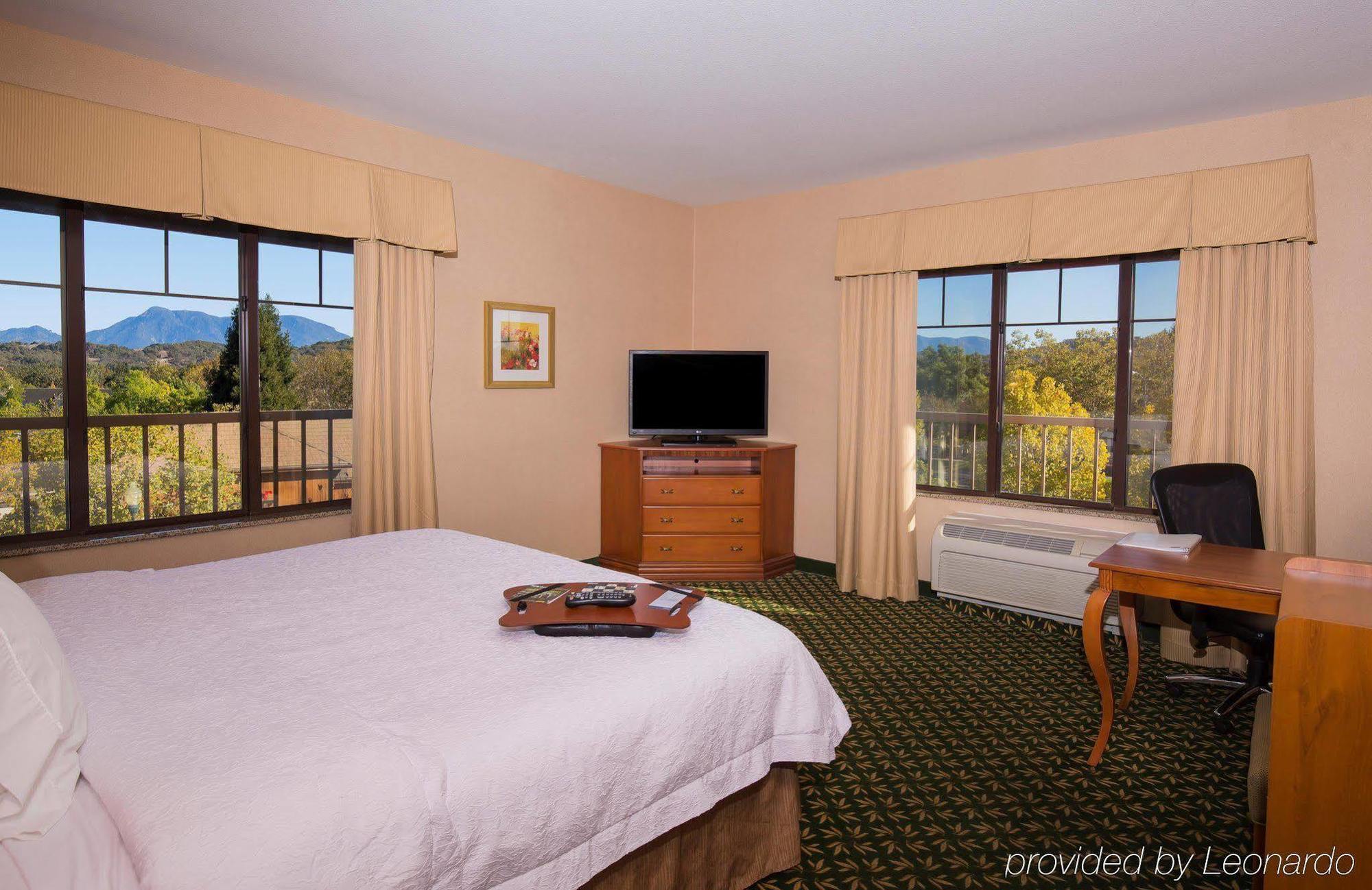 Hampton Inn & Suites Windsor-Sonoma Wine Country Exteriör bild